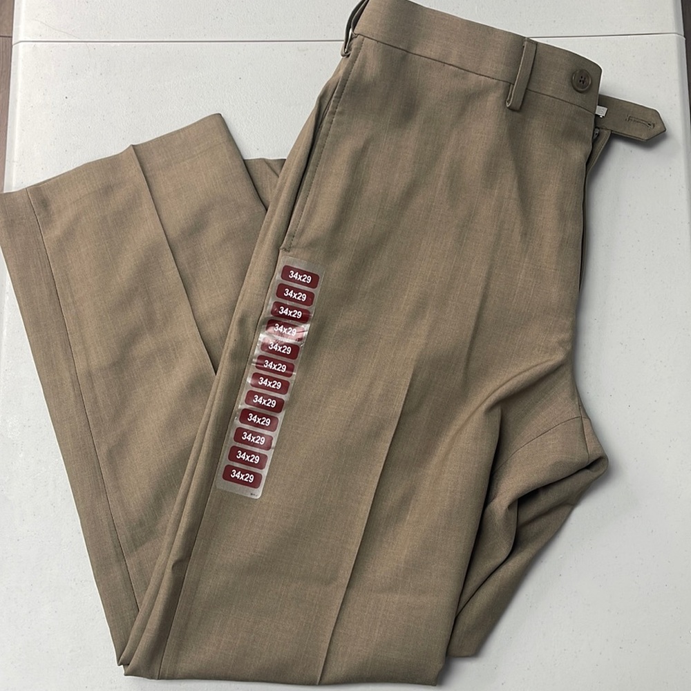 HAGGAR brown men’s pants, 34W x 29L, hidden comfort waistband, classic fit